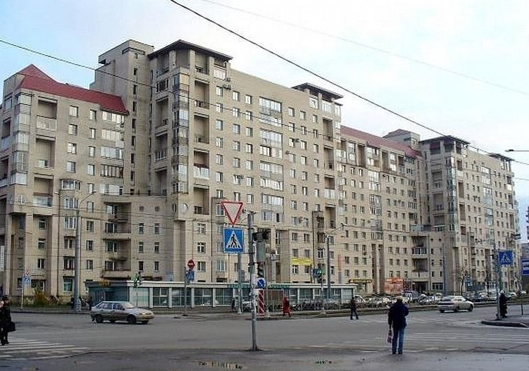 Дом с башенками