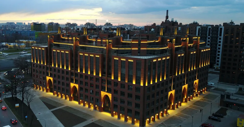 Дом на излучине Невы